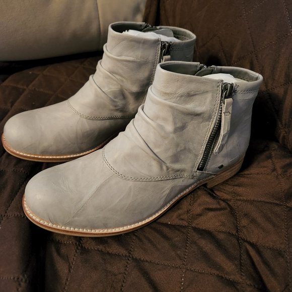 NEW!!! Out of stock Catepillar Boot - Picture 11 of 11